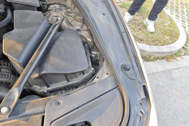 Used BMW 5 Series 2011 528Li Luxury Model Engine Bay Left