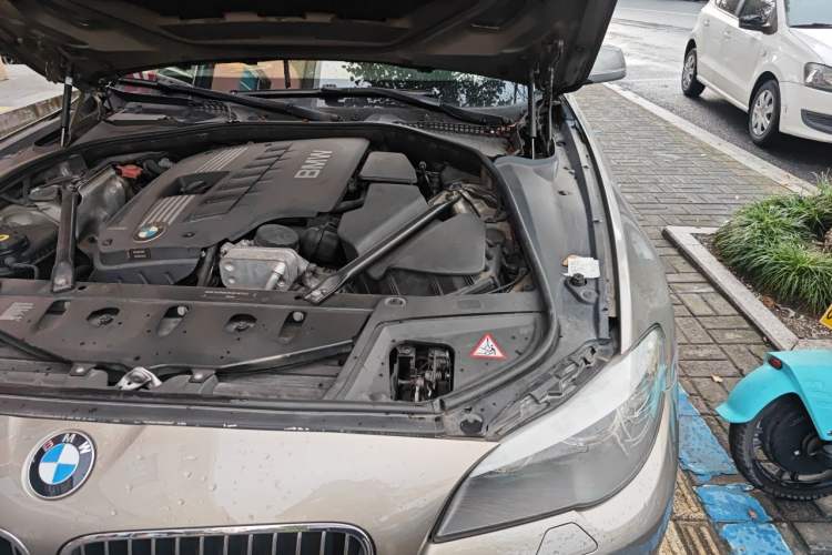 Used BMW 5 Series 2011 520Li Elegant Model Engine Bay Left