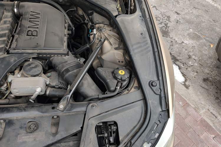 Used BMW 5 Series 2011 535i Sport Edition Engine Bay Left