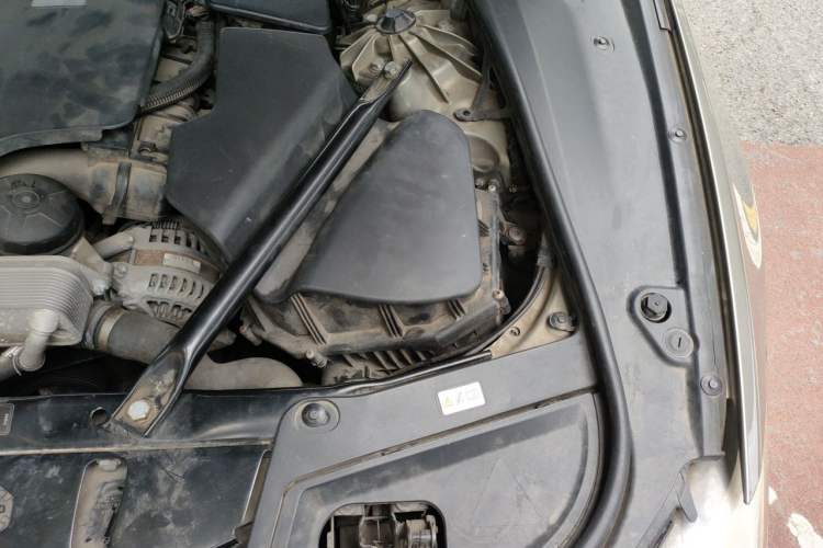 Used BMW 5 Series 2011 523Li Leading Model Engine Bay Left