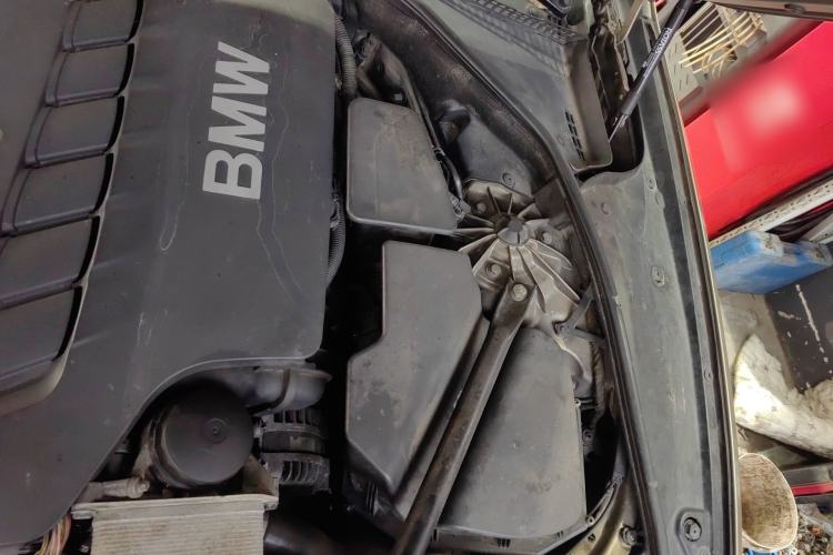 Used BMW 5 Series 2011 528Li Leading Model Engine Bay Left