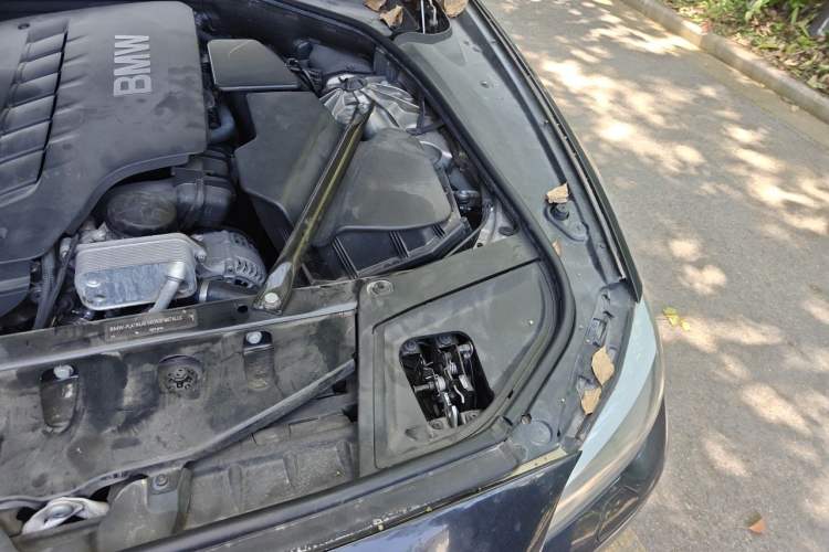 Used BMW 5 Series 2011 523Li Leading Model Engine Bay Left