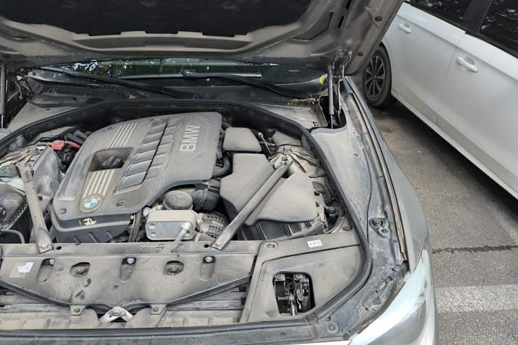 Used BMW 5 Series 2011 523Li Luxury Model Engine Bay Left