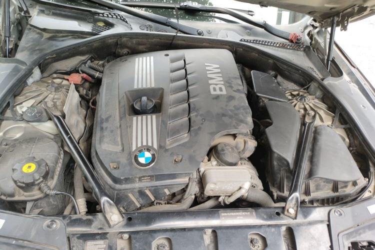 Used BMW 5 Series 2011 523Li Leading Model Engine Bay