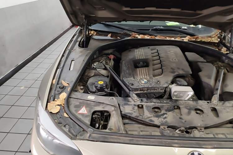 Used BMW 5 Series 2011 523Li Leading Model Engine Bay Right