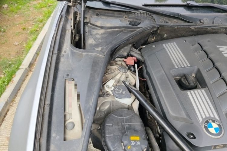 Used BMW 5 Series 2011 523Li Luxury Model Engine Bay Right