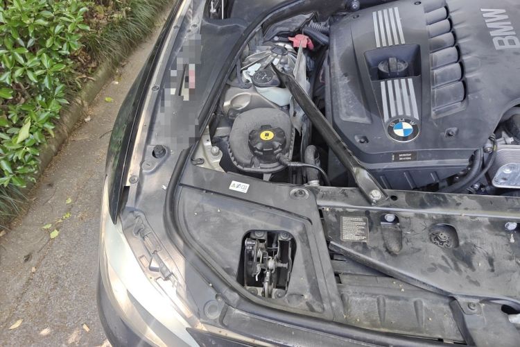 Used BMW 5 Series 2011 523Li Leading Model Engine Bay Right