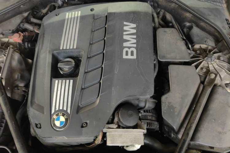 Used BMW 5 Series 2011 528Li Leading Model Engine Bay