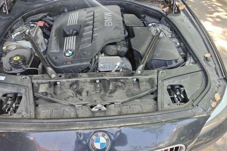 Used BMW 5 Series 2011 523Li Leading Model Engine Bay