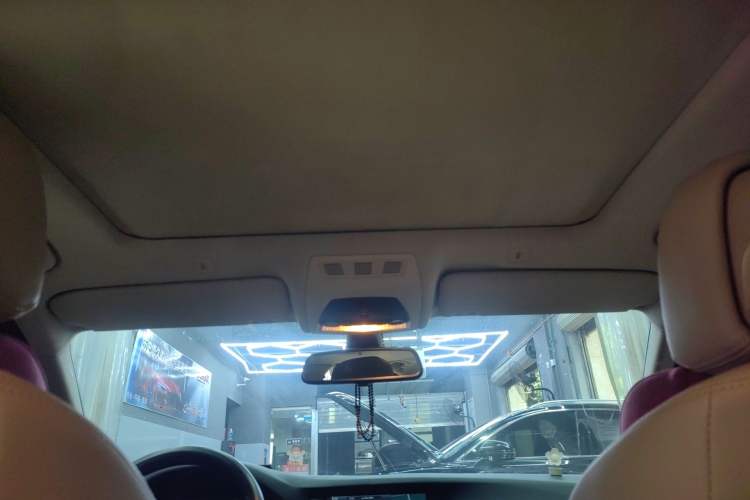 Used BMW 5 Series 2011 528Li Leading Model Headliner