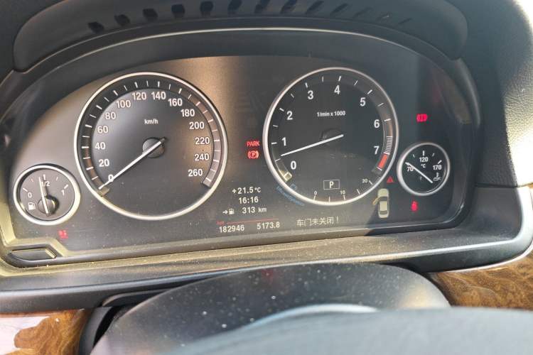 Used BMW 5 Series 2011 528Li Luxury Model Odometer Close Up