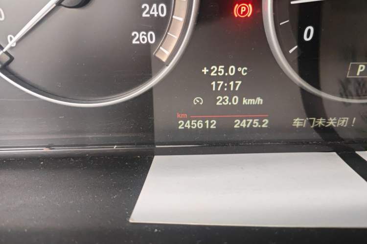 Used BMW 5 Series 2011 520Li Elegant Model Odometer Close Up