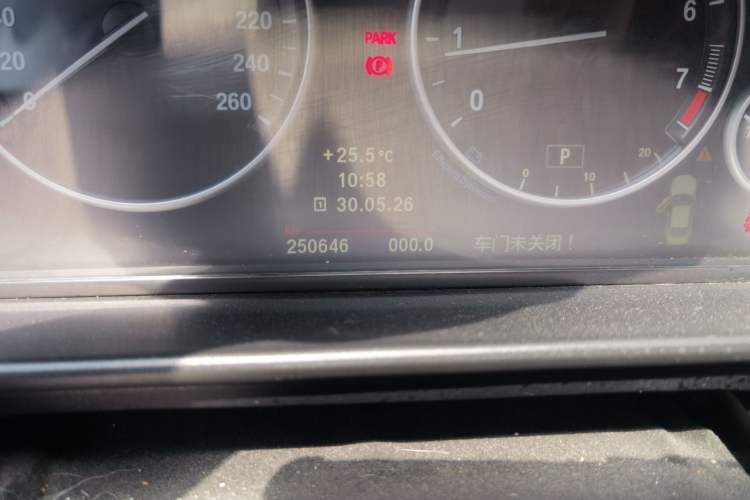 Used BMW 5 Series 2011 520Li Elegant Model Odometer Close Up