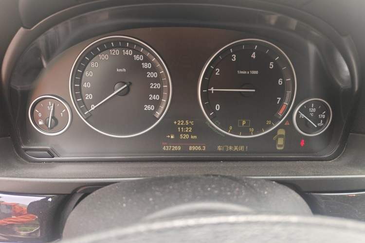 Used BMW 5 Series 2011 520Li Elegant Model Odometer Close Up