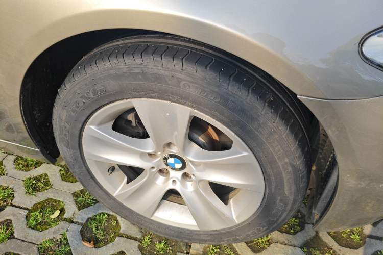 Used BMW 5 Series 2011 528Li Luxury Model Right Front Wheel Hub