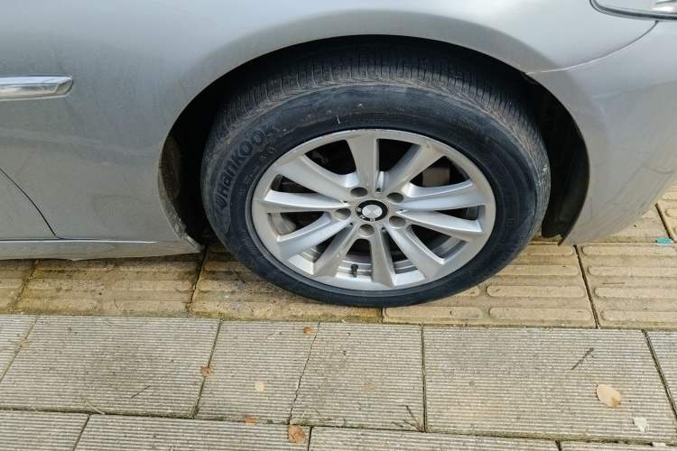 Used BMW 5 Series 2011 523Li Luxury Model Right Front Wheel Hub