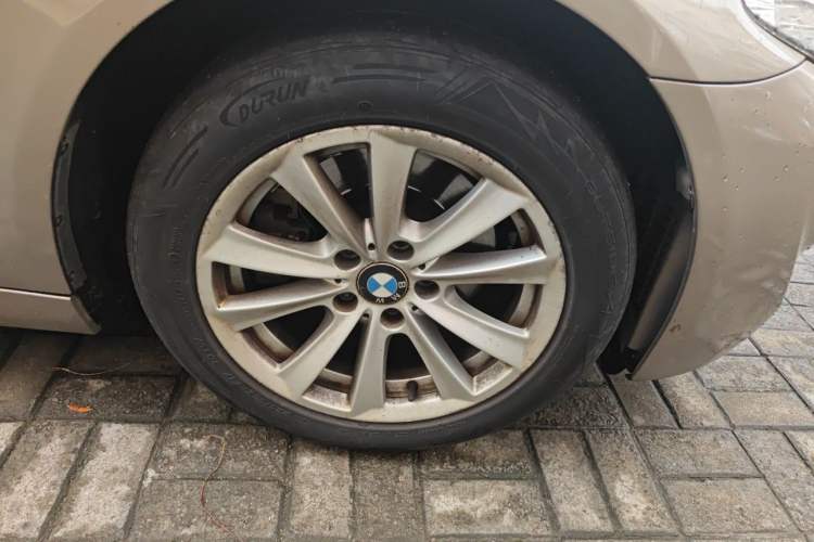 Used BMW 5 Series 2011 520Li Elegant Model Right Front Wheel Hub