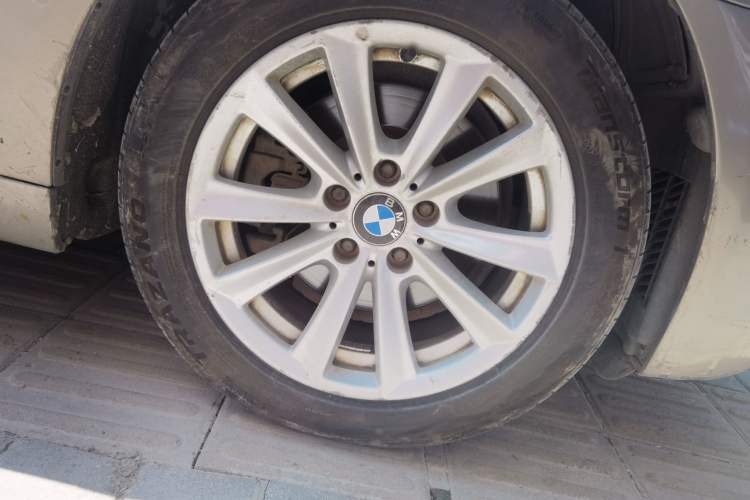 Used BMW 5 Series 2011 520Li Elegant Model Right Front Wheel Hub