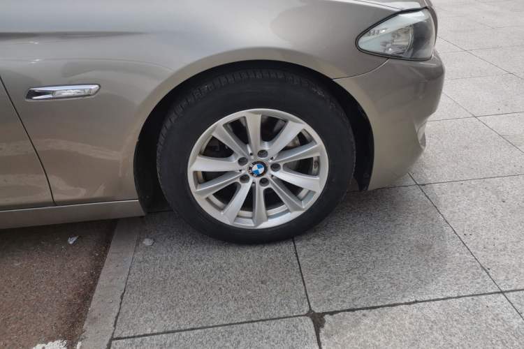 Used BMW 5 Series 2011 523Li Luxury Model Right Front Wheel Hub