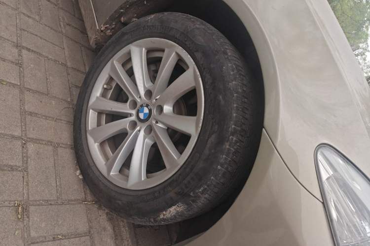 Used BMW 5 Series 2011 520Li Elegant Model Right Front Wheel Hub