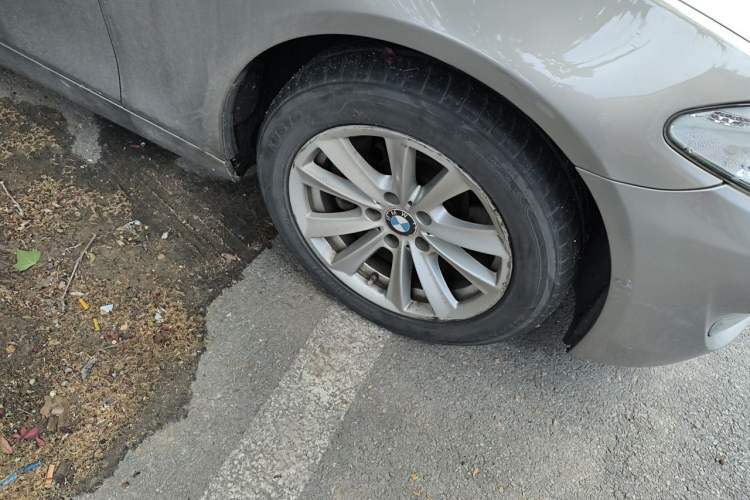 Used BMW 5 Series 2011 523Li Luxury Model Right Front Wheel Hub