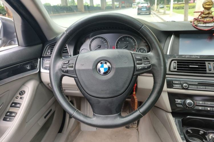Used BMW 5 Series 2011 523Li Leading Model Steering Wheel