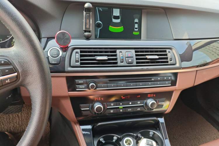 Used BMW 5 Series 2012 520i Elegant Edition Audio And AC Panel
