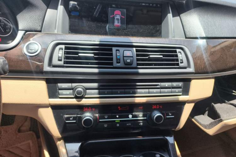 Used BMW 5 Series 2012 523Li Leading Model Audio And AC Panel
