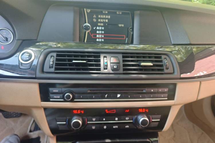 Used BMW 5 Series 2012 520Li Elegant Edition Audio And AC Panel