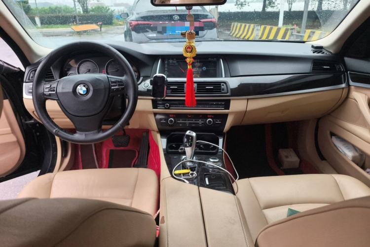 Used BMW 5 Series 2012 523Li Leading Model Center Console