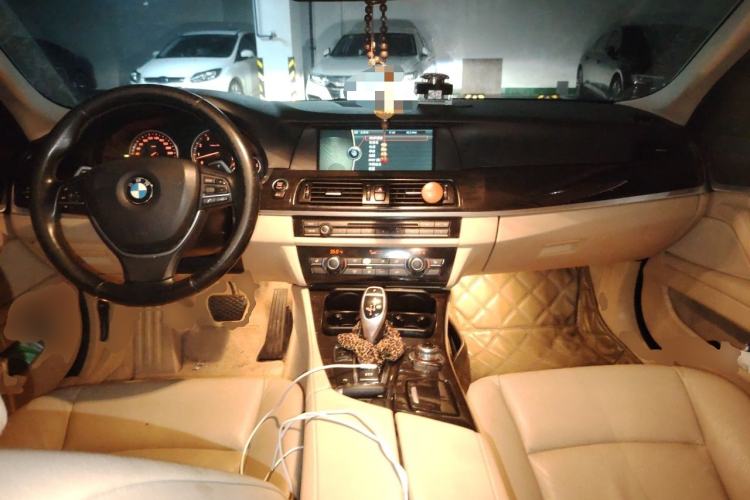 Used BMW 5 Series 2012 535Li Leading Model Center Console