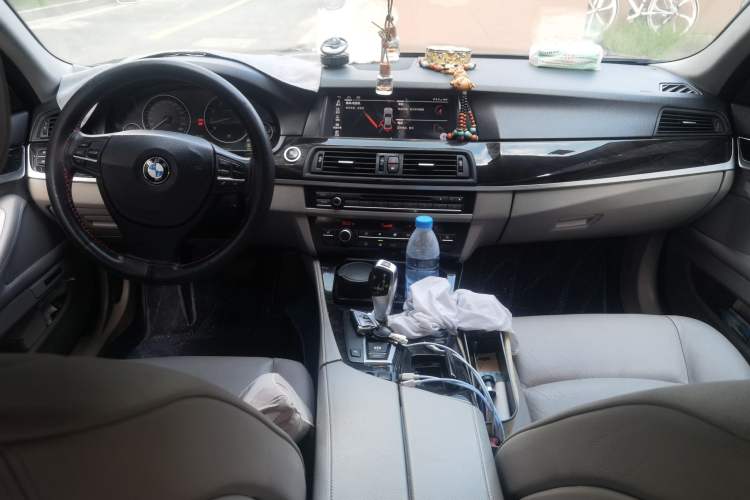 Used BMW 5 Series 2012 523Li Leading Model Center Console