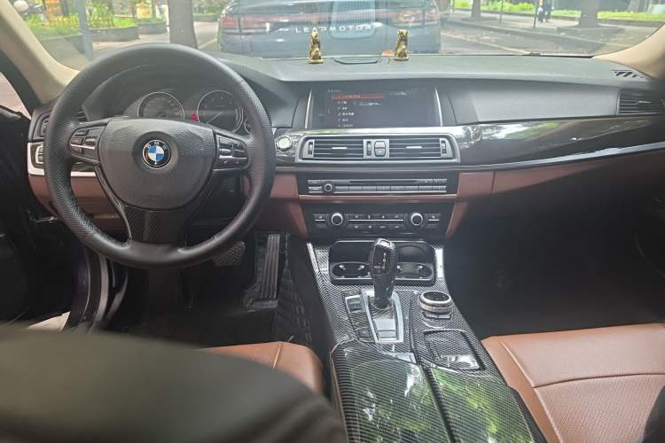 Used BMW 5 Series 2012 523Li Luxury Model Center Console