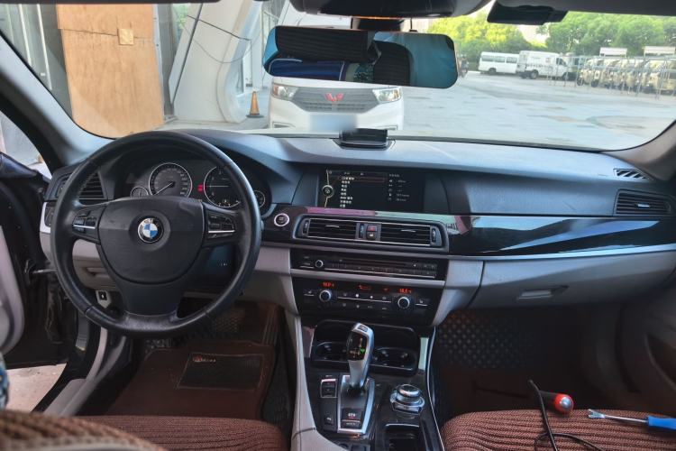 Used BMW 5 Series 2012 530Li Leading Model Center Console
