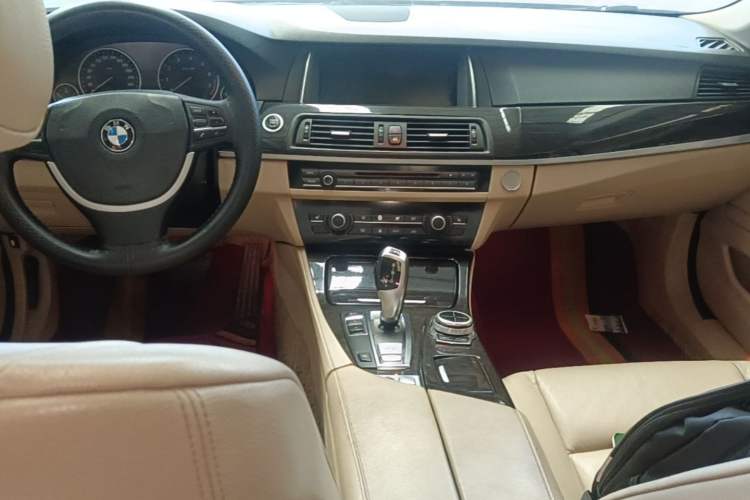 Used BMW 5 Series 2012 530Li Leading Model Center Console
