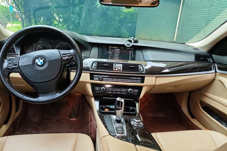Used BMW 5 Series 2012 523Li Luxury Model Center Console