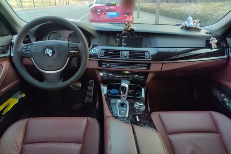 Used BMW 5 Series 2012 530i Sport Touring Center Console