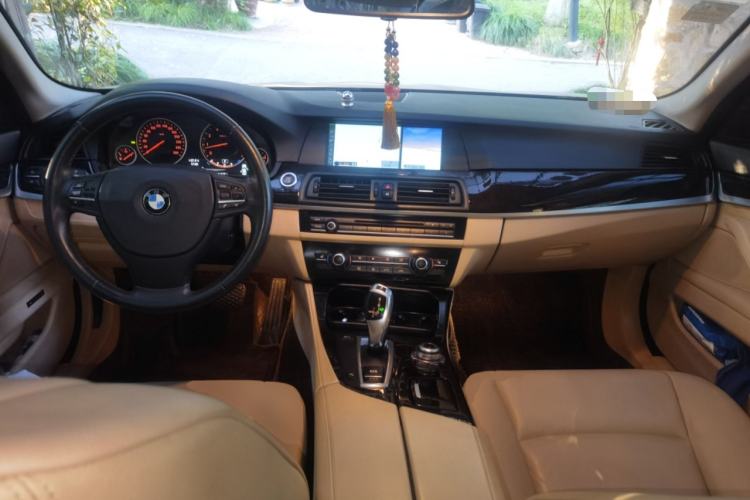 Used BMW 5 Series 2012 523Li Luxury Model Center Console