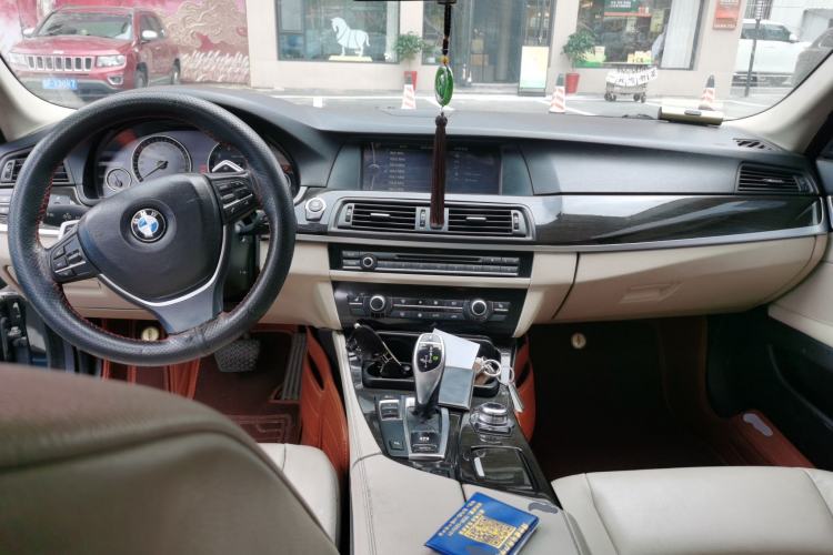 Used BMW 5 Series 2012 535Li Leading Model Center Console