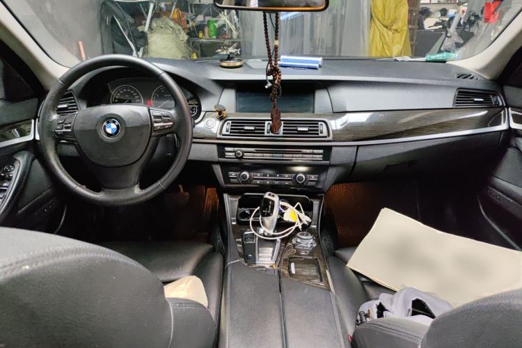 Used BMW 5 Series 2012 530Li Luxury Model Center Console