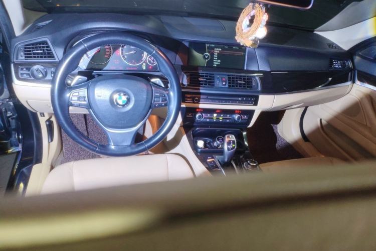 Used BMW 5 Series 2012 535Li Leading Model Center Console