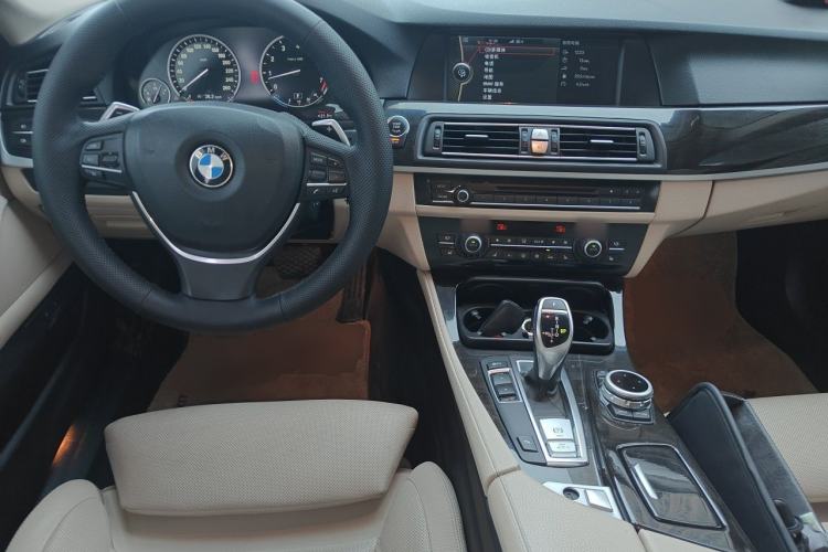 Used BMW 5 Series 2012 535Li Executive Edition Center Console