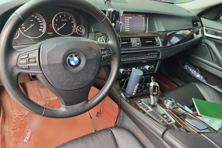 Used BMW 5 Series 2012 530i Sport Touring Center Console