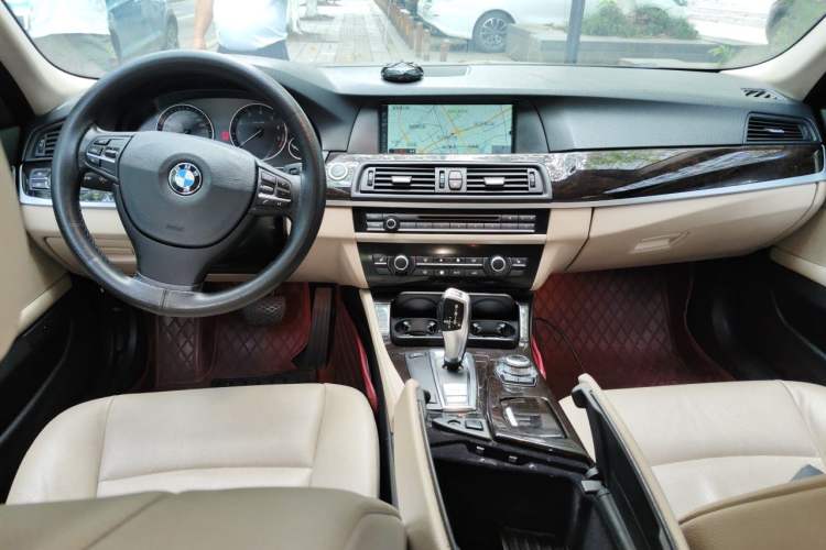 Used BMW 5 Series 2012 523Li Luxury Model Center Console