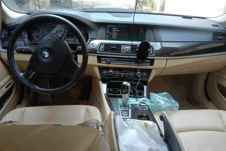 Used BMW 5 Series 2012 523Li Luxury Model Center Console