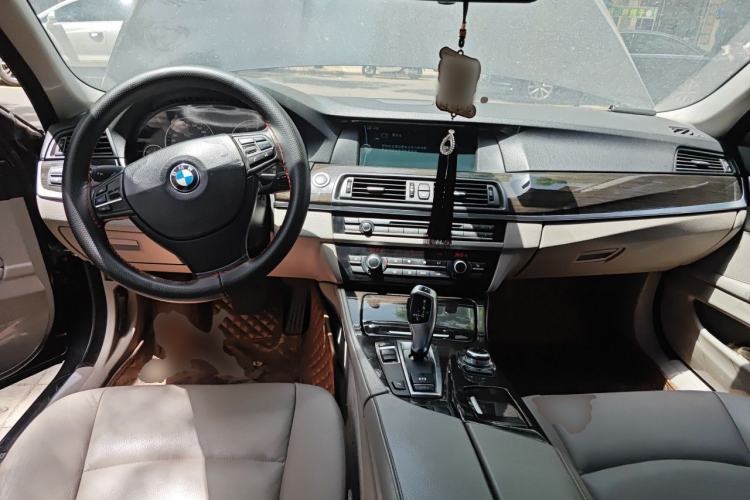 Used BMW 5 Series 2012 530Li Leading Model Center Console