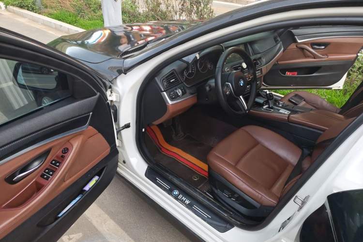 Used BMW 5 Series 2012 520i Elegant Edition Driver Seat
