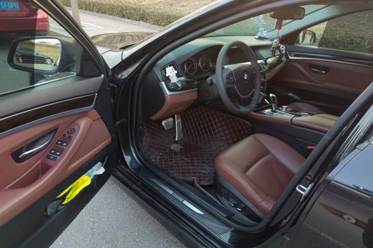 Used BMW 5 Series 2012 530i Sport Touring Driver Seat