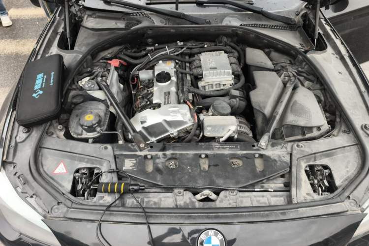 Used BMW 5 Series 2012 523Li Leading Model Engine Bay