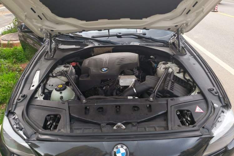 Used BMW 5 Series 2012 520i Elegant Edition Engine Bay